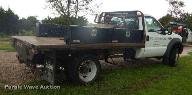 image for item DJ4313 2005 Ford F550 Super Duty XL  flatbed truck