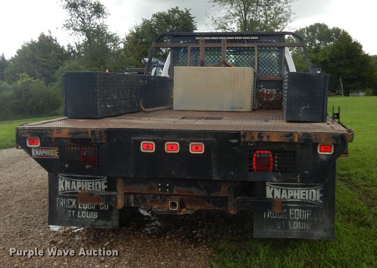 image for item DJ4313 2005 Ford F550 Super Duty XL  flatbed truck