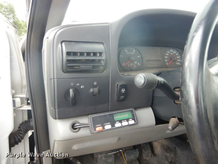 image for item DJ4313 2005 Ford F550 Super Duty XL  flatbed truck