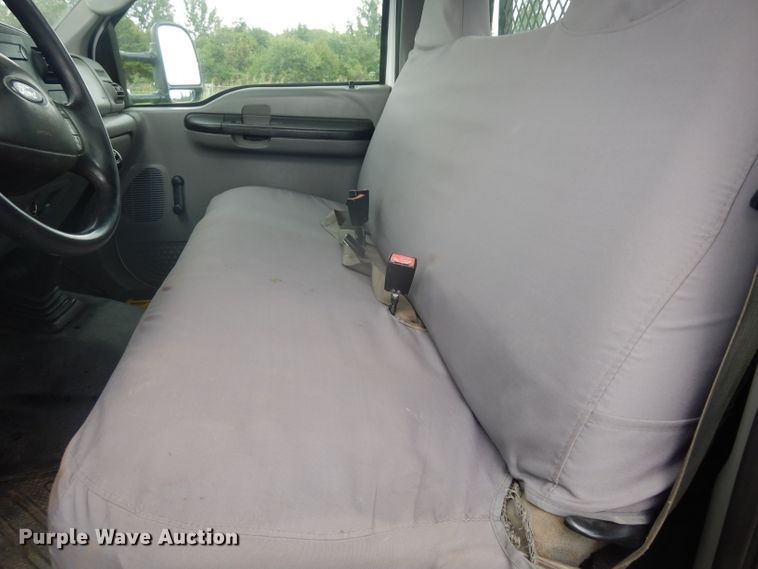 image for item DJ4313 2005 Ford F550 Super Duty XL  flatbed truck