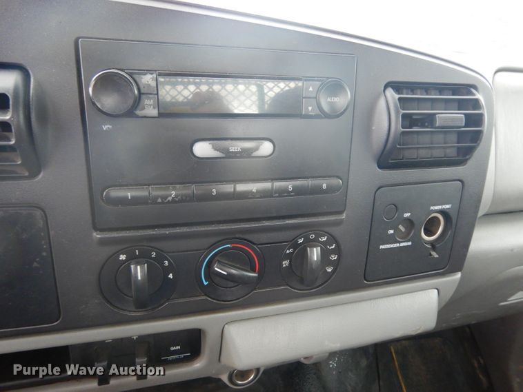 image for item DJ4313 2005 Ford F550 Super Duty XL  flatbed truck