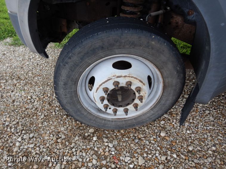 image for item DJ4313 2005 Ford F550 Super Duty XL  flatbed truck