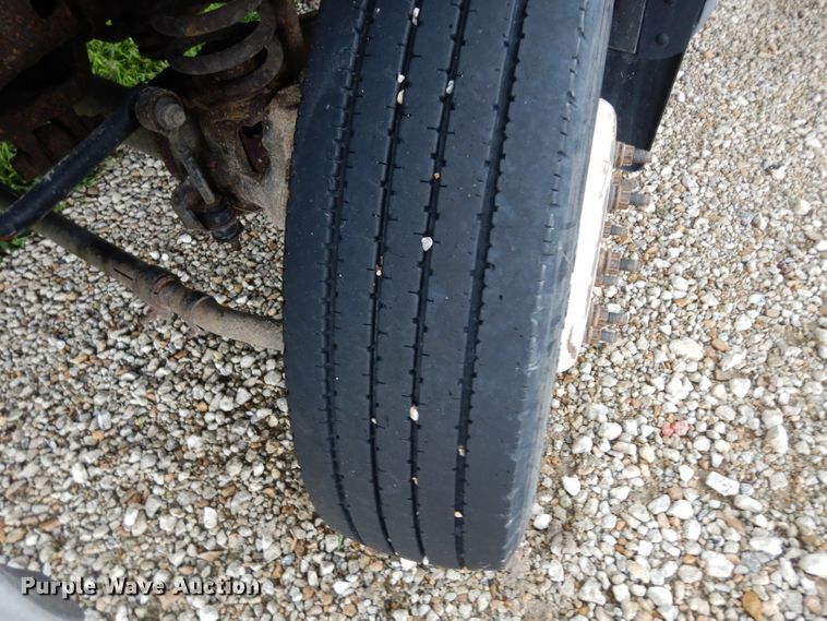 image for item DJ4313 2005 Ford F550 Super Duty XL  flatbed truck