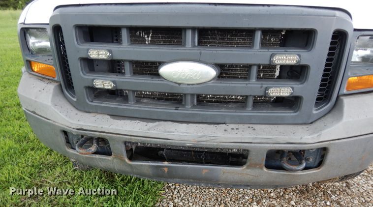 image for item DJ4313 2005 Ford F550 Super Duty XL  flatbed truck