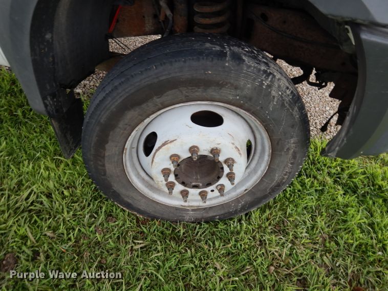 image for item DJ4313 2005 Ford F550 Super Duty XL  flatbed truck