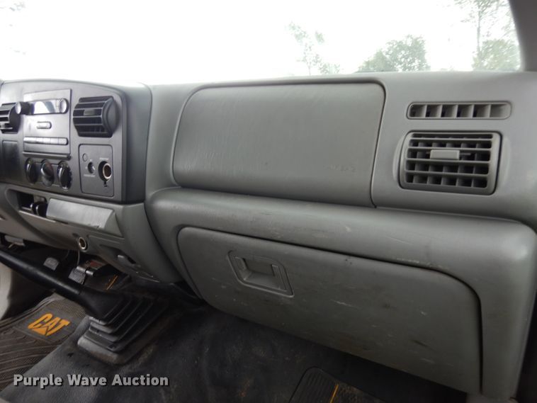 image for item DJ4313 2005 Ford F550 Super Duty XL  flatbed truck