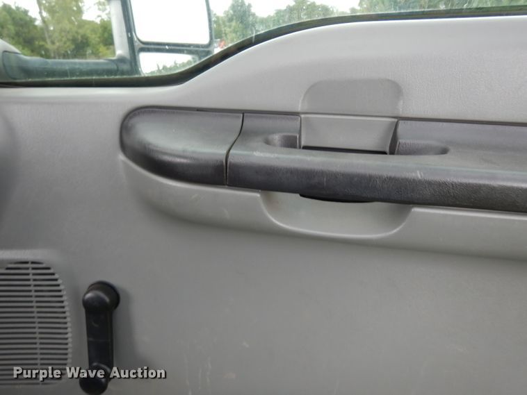 image for item DJ4313 2005 Ford F550 Super Duty XL  flatbed truck