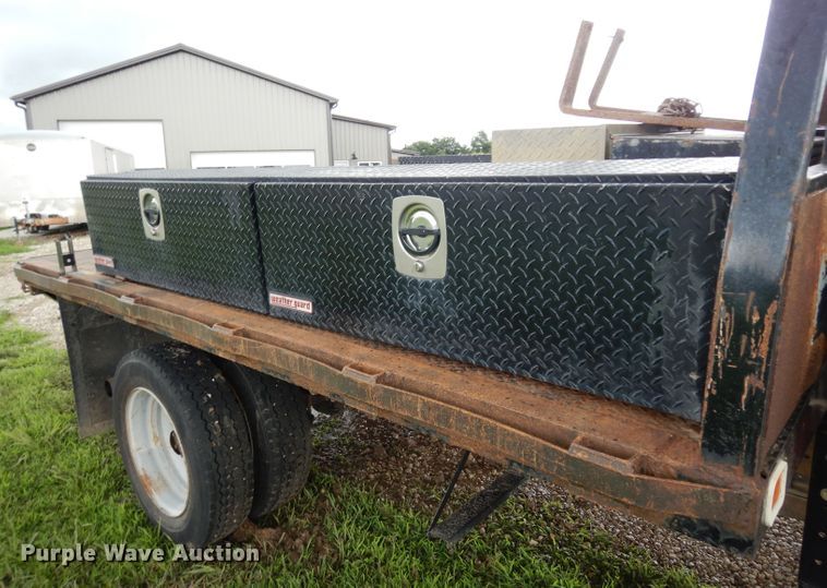 image for item DJ4313 2005 Ford F550 Super Duty XL  flatbed truck