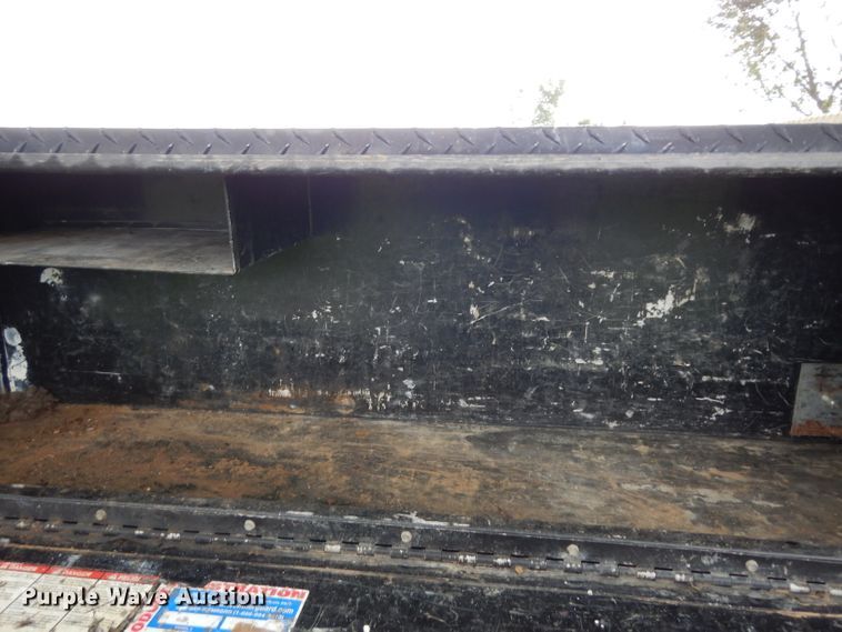 image for item DJ4313 2005 Ford F550 Super Duty XL  flatbed truck