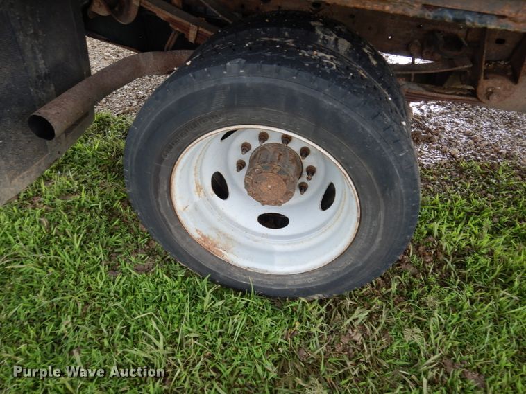 image for item DJ4313 2005 Ford F550 Super Duty XL  flatbed truck