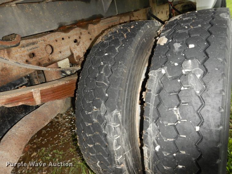 image for item DJ4313 2005 Ford F550 Super Duty XL  flatbed truck