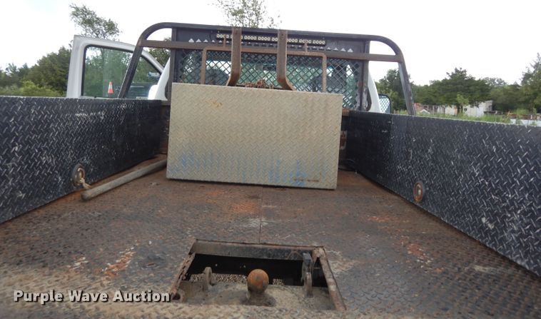 image for item DJ4313 2005 Ford F550 Super Duty XL  flatbed truck