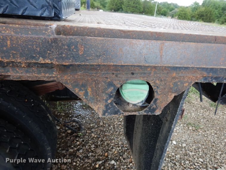 image for item DJ4313 2005 Ford F550 Super Duty XL  flatbed truck