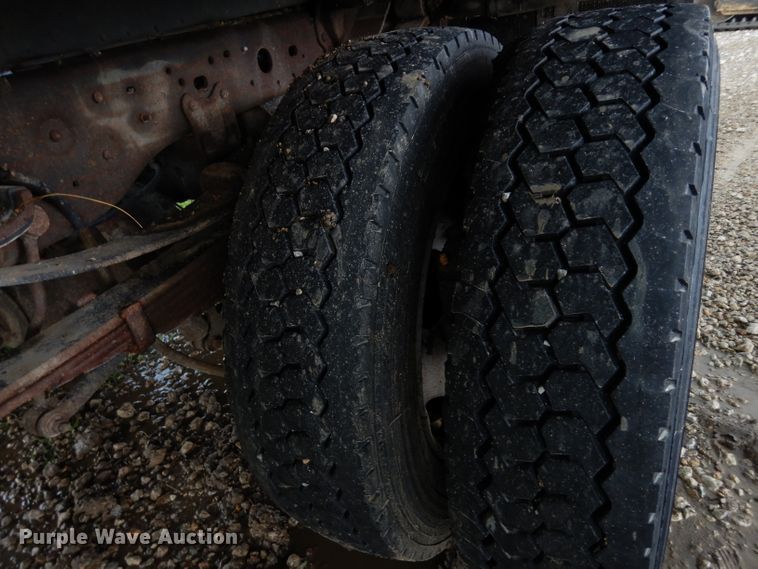 image for item DJ4313 2005 Ford F550 Super Duty XL  flatbed truck