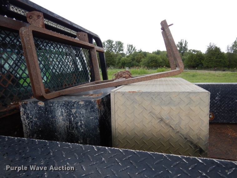 image for item DJ4313 2005 Ford F550 Super Duty XL  flatbed truck