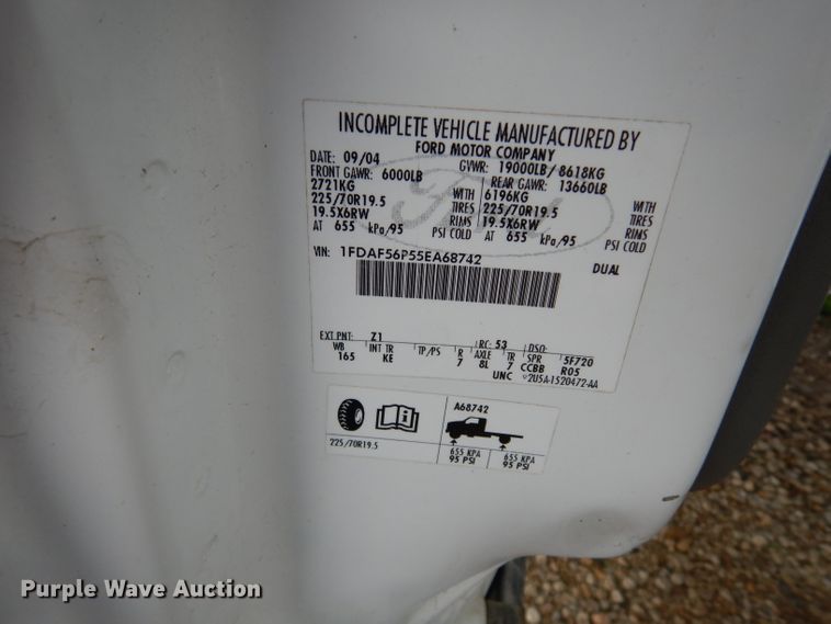 image for item DJ4313 2005 Ford F550 Super Duty XL  flatbed truck