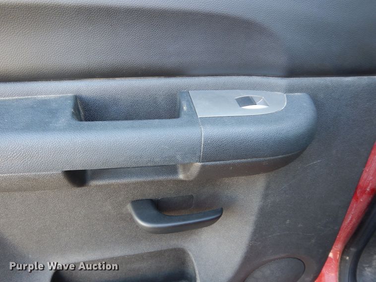 image for item DJ4335 2013 Chevrolet Silverado 1500  Crew Cab pickup truck