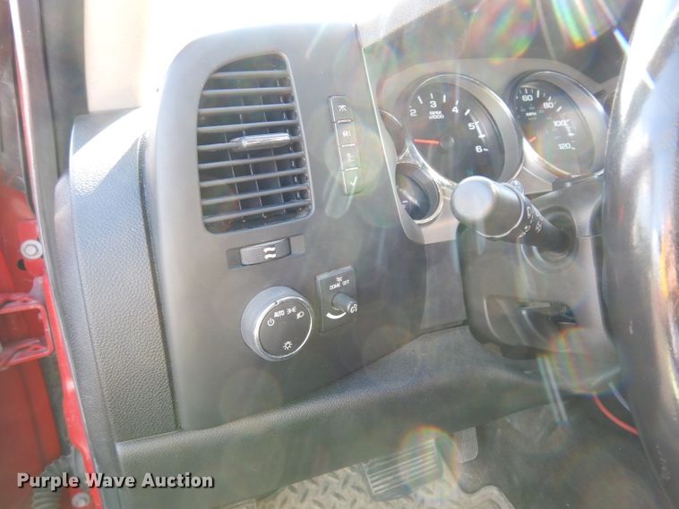 image for item DJ4335 2013 Chevrolet Silverado 1500  Crew Cab pickup truck