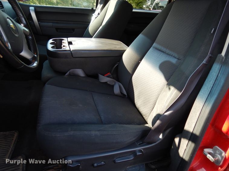 image for item DJ4335 2013 Chevrolet Silverado 1500  Crew Cab pickup truck