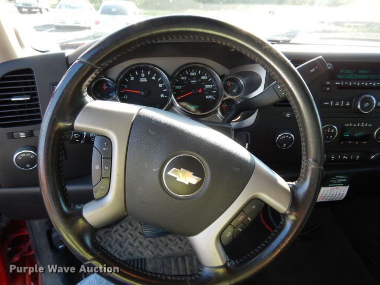 image for item DJ4335 2013 Chevrolet Silverado 1500  Crew Cab pickup truck