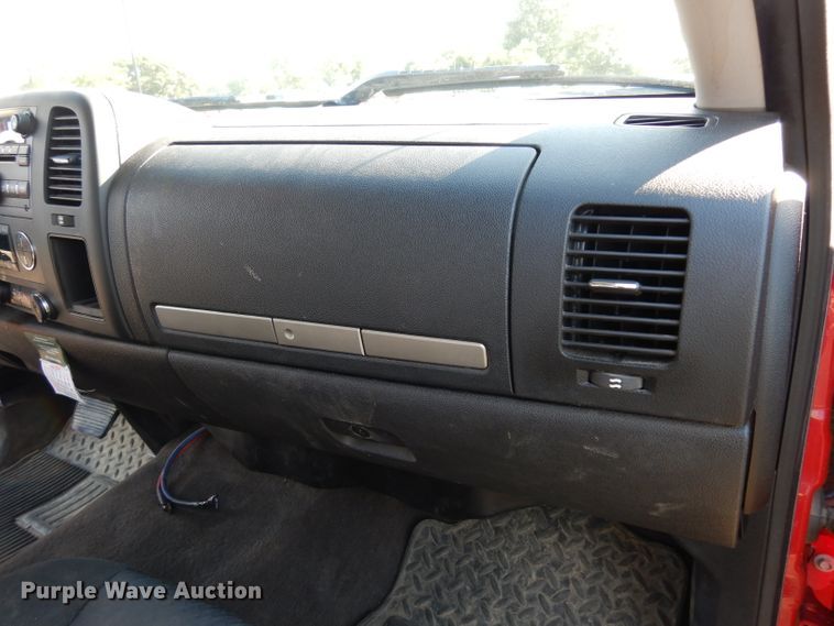 image for item DJ4335 2013 Chevrolet Silverado 1500  Crew Cab pickup truck