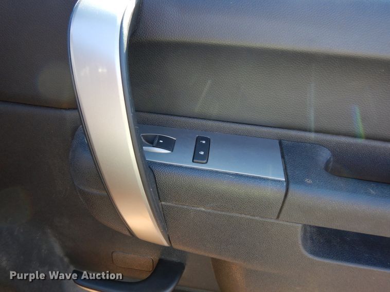 image for item DJ4335 2013 Chevrolet Silverado 1500  Crew Cab pickup truck