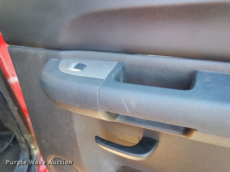 image for item DJ4335 2013 Chevrolet Silverado 1500  Crew Cab pickup truck