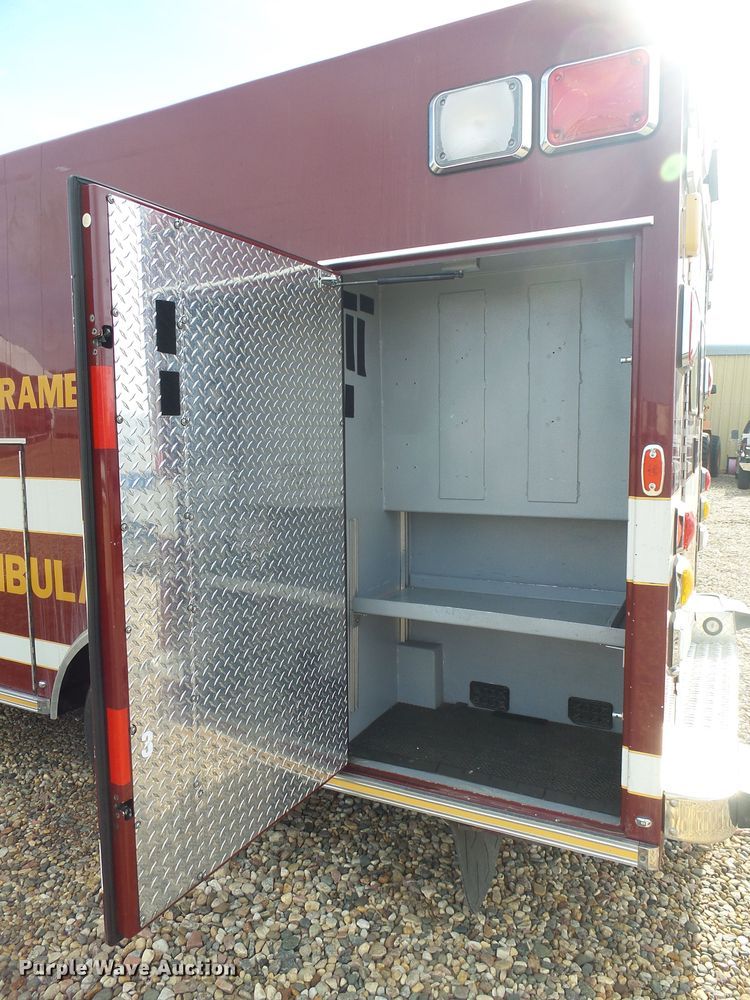 image for item DX9232 2010 Ford Econoline E450  ambulance