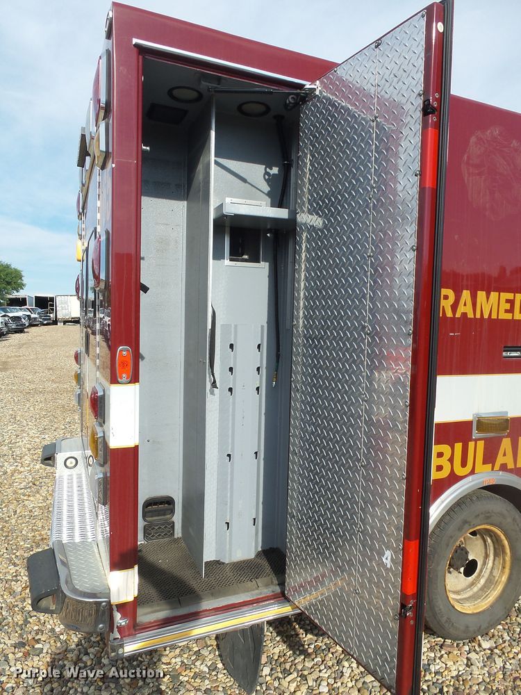 image for item DX9232 2010 Ford Econoline E450  ambulance