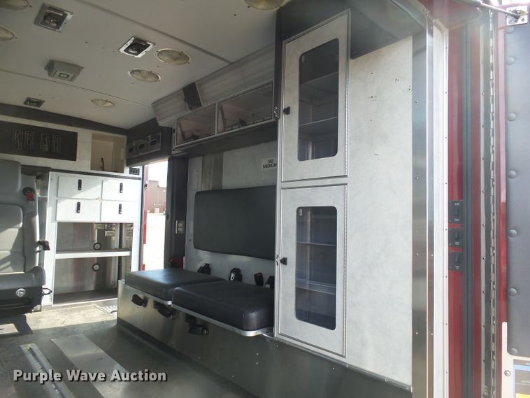 image for item DX9232 2010 Ford Econoline E450  ambulance