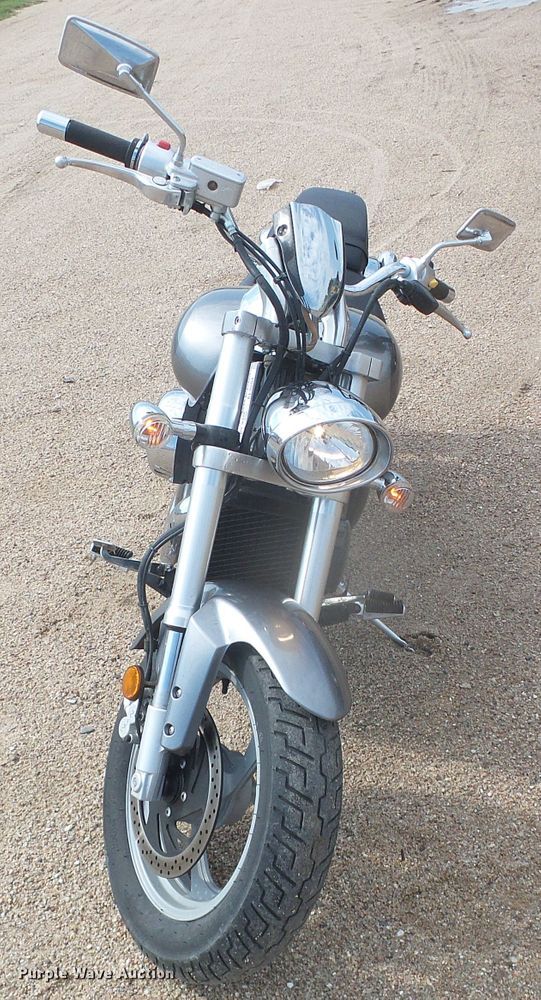 image for item EL9204 2007 Suzuki M50 motorcycle