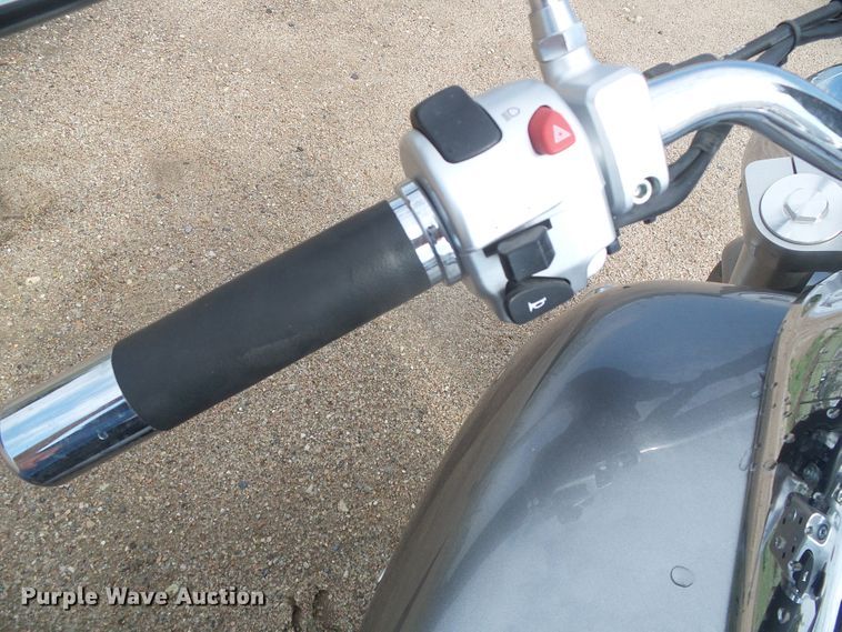 image for item EL9204 2007 Suzuki M50 motorcycle