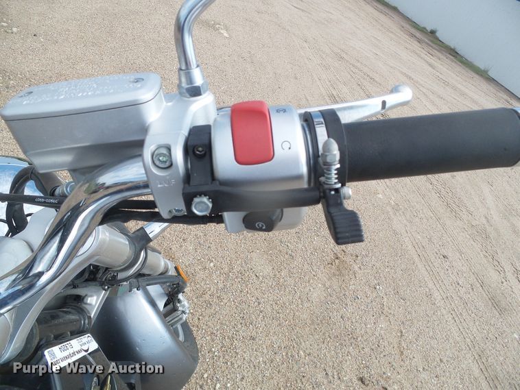 image for item EL9204 2007 Suzuki M50 motorcycle