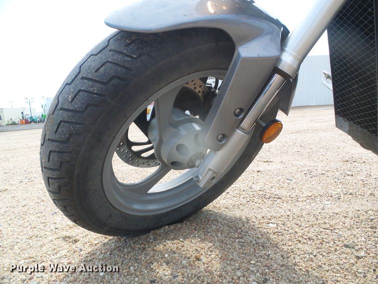 image for item EL9204 2007 Suzuki M50 motorcycle