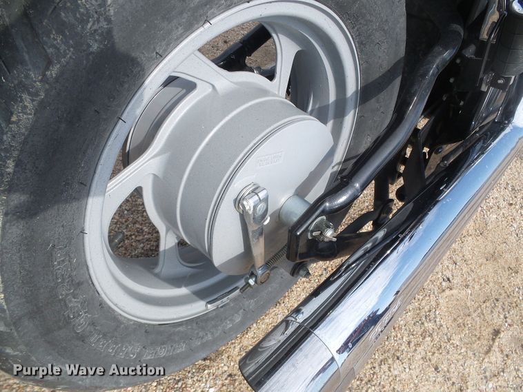 image for item EL9204 2007 Suzuki M50 motorcycle