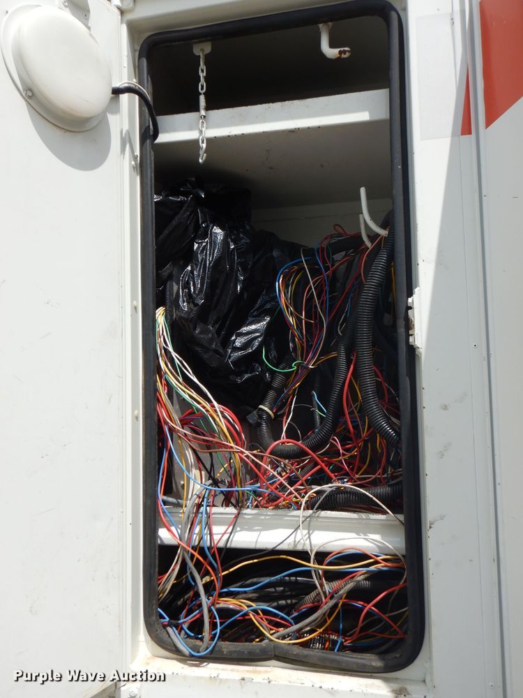 image for item FN9307 1996 Altec D4060 digger derrick bed