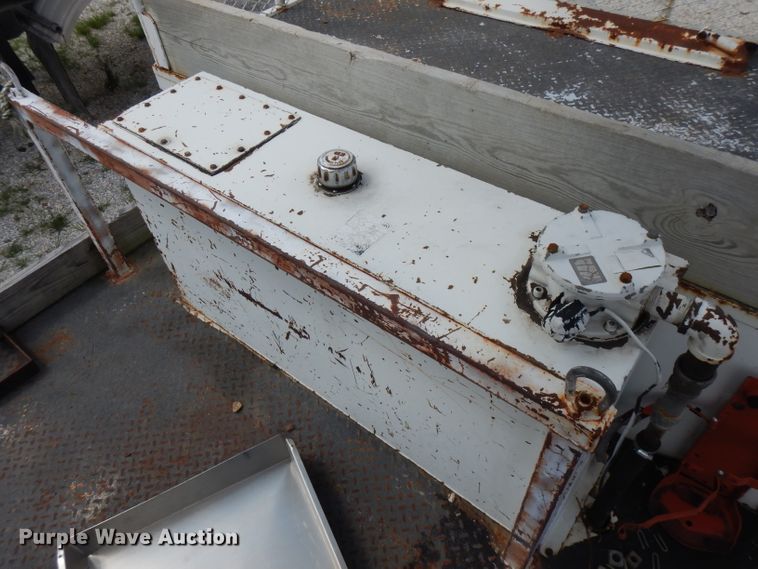 image for item FN9307 1996 Altec D4060 digger derrick bed