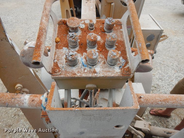 image for item FN9309 2005 Genie TZ34  boom lift