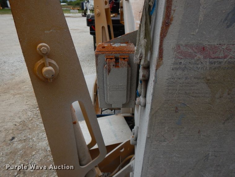 image for item FN9309 2005 Genie TZ34  boom lift