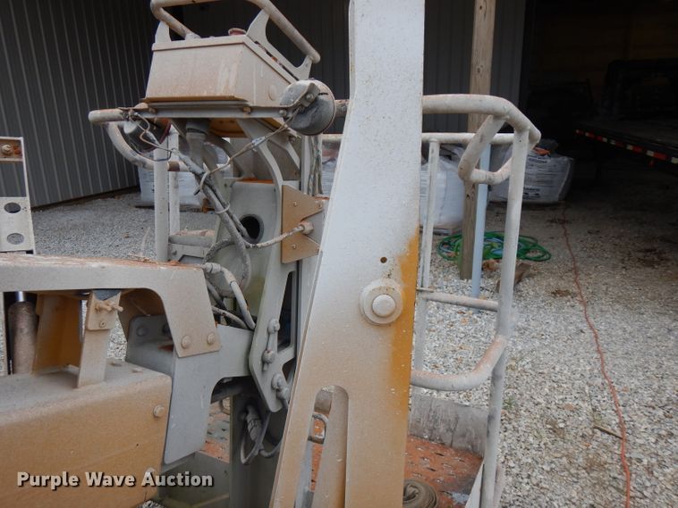 image for item FN9309 2005 Genie TZ34  boom lift