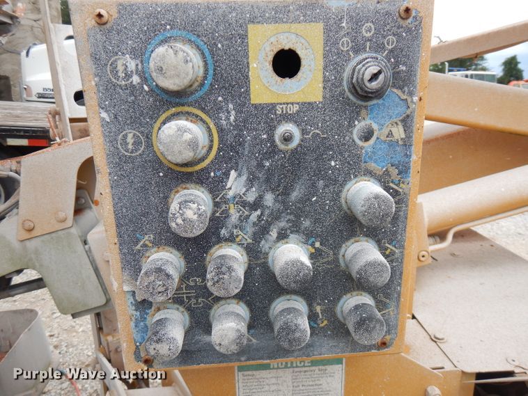 image for item FN9309 2005 Genie TZ34  boom lift