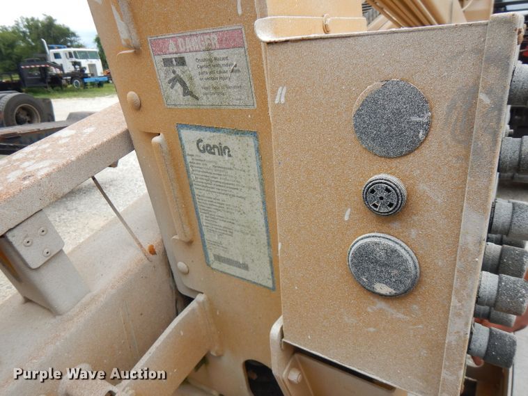 image for item FN9309 2005 Genie TZ34  boom lift