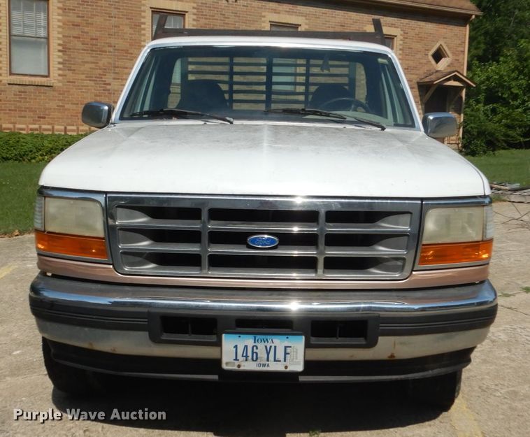 image for item FT9003 1996 Ford F150  flatbed pickup truck