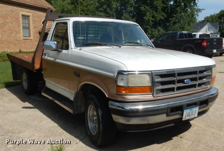 image for item FT9003 1996 Ford F150  flatbed pickup truck