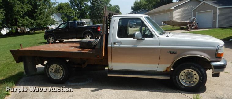 image for item FT9003 1996 Ford F150  flatbed pickup truck