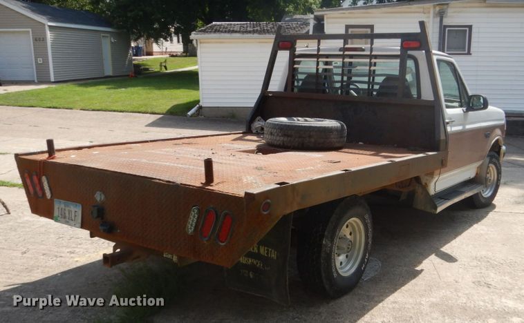image for item FT9003 1996 Ford F150  flatbed pickup truck