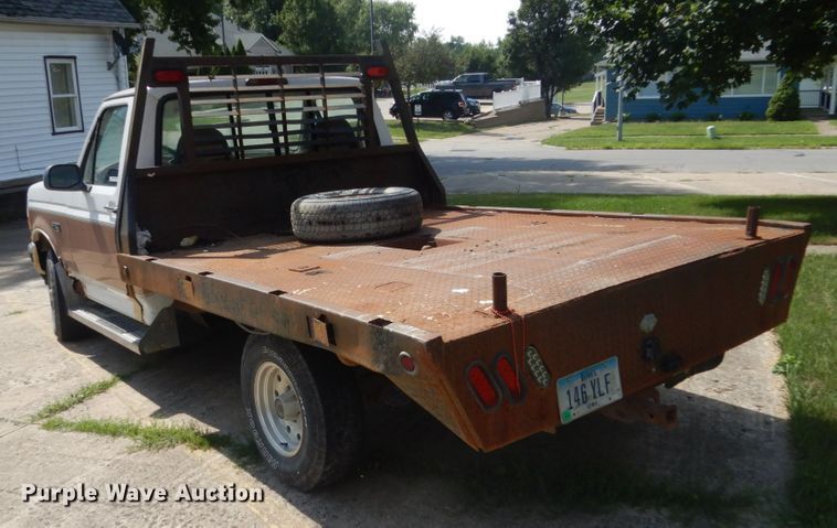 image for item FT9003 1996 Ford F150  flatbed pickup truck