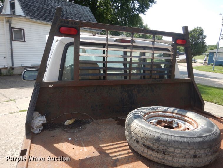 image for item FT9003 1996 Ford F150  flatbed pickup truck