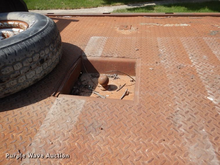 image for item FT9003 1996 Ford F150  flatbed pickup truck