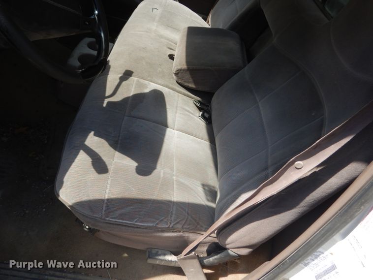 image for item FT9003 1996 Ford F150  flatbed pickup truck